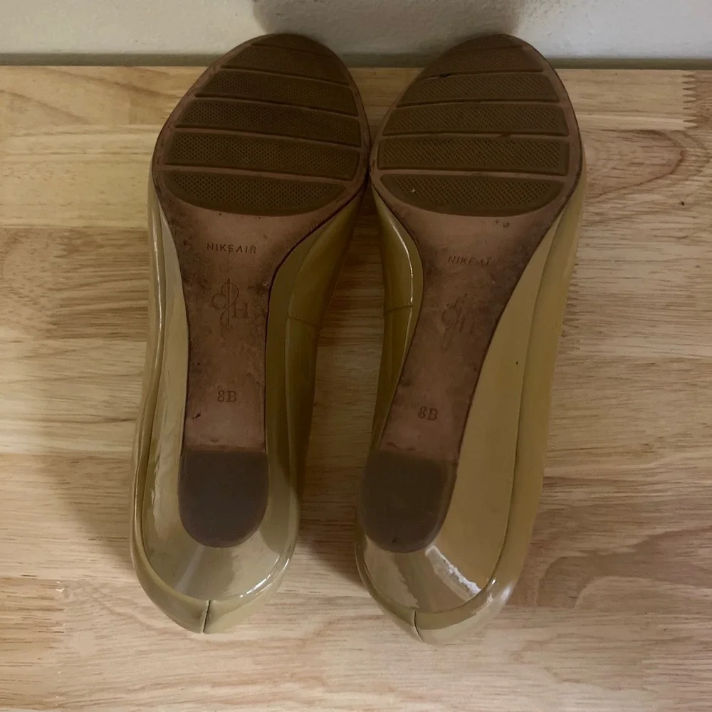 Cole Haan Nike Air Tan Patent Leather Wedge Pumps Round Toe D34710 8B